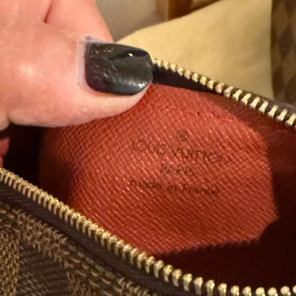 LV Damier Ebene Pochette Authentic - Picture 9 of 10